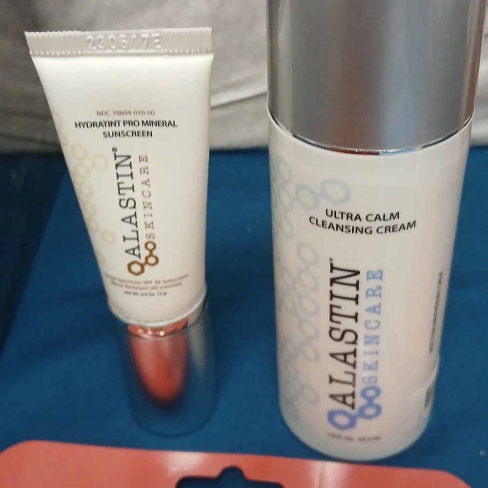 SKIN CARE BUNDLE W/SKIN BAG SEE DESCRIPTION FOR CONTENTS